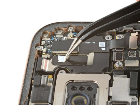 Ремонт материнской платы iPhone 16 Pro